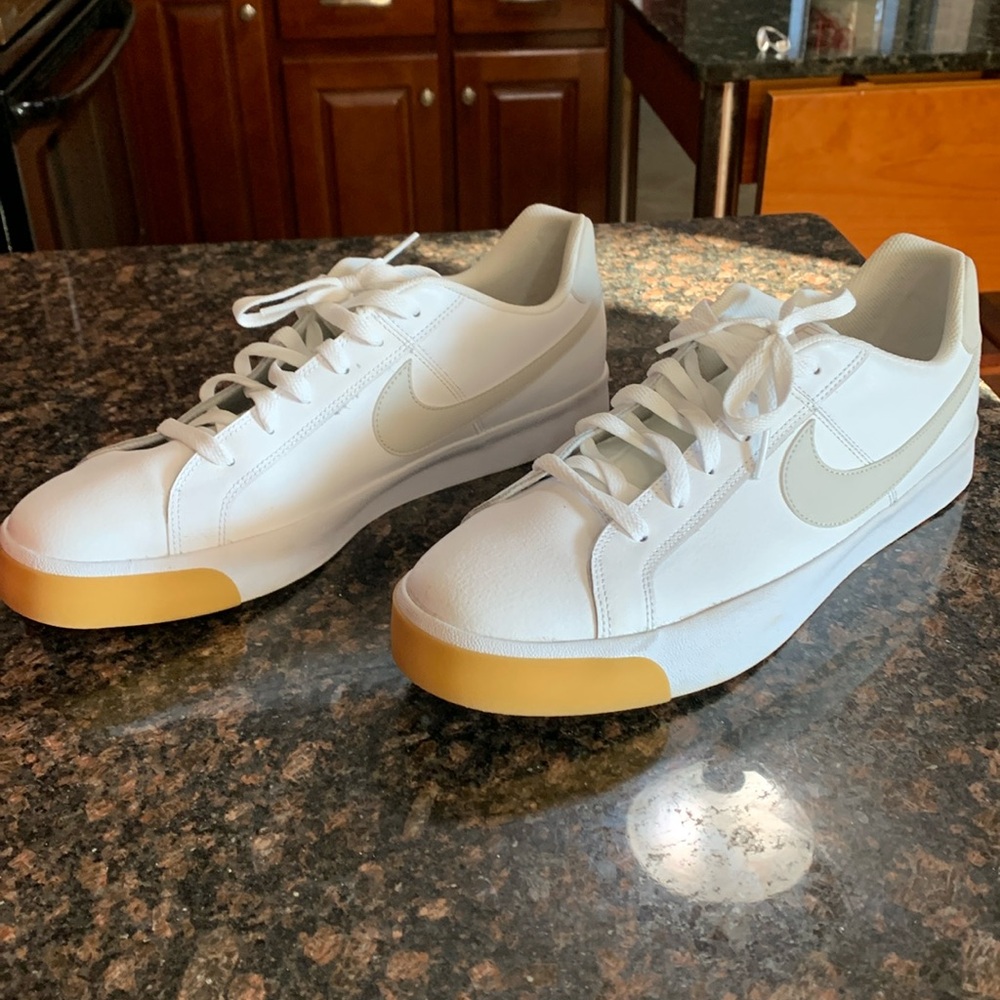 Nike court royale ac.